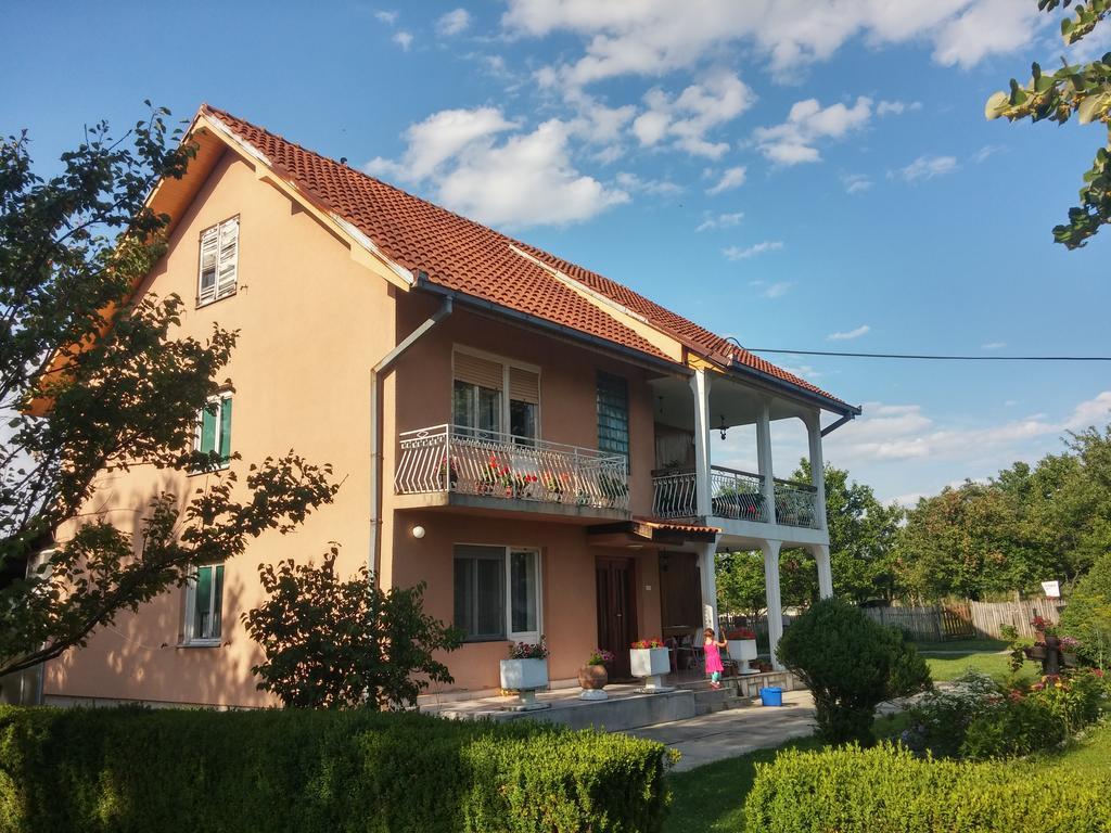Apartments Domacinstvo Nikolic Valjevo Buitenkant foto