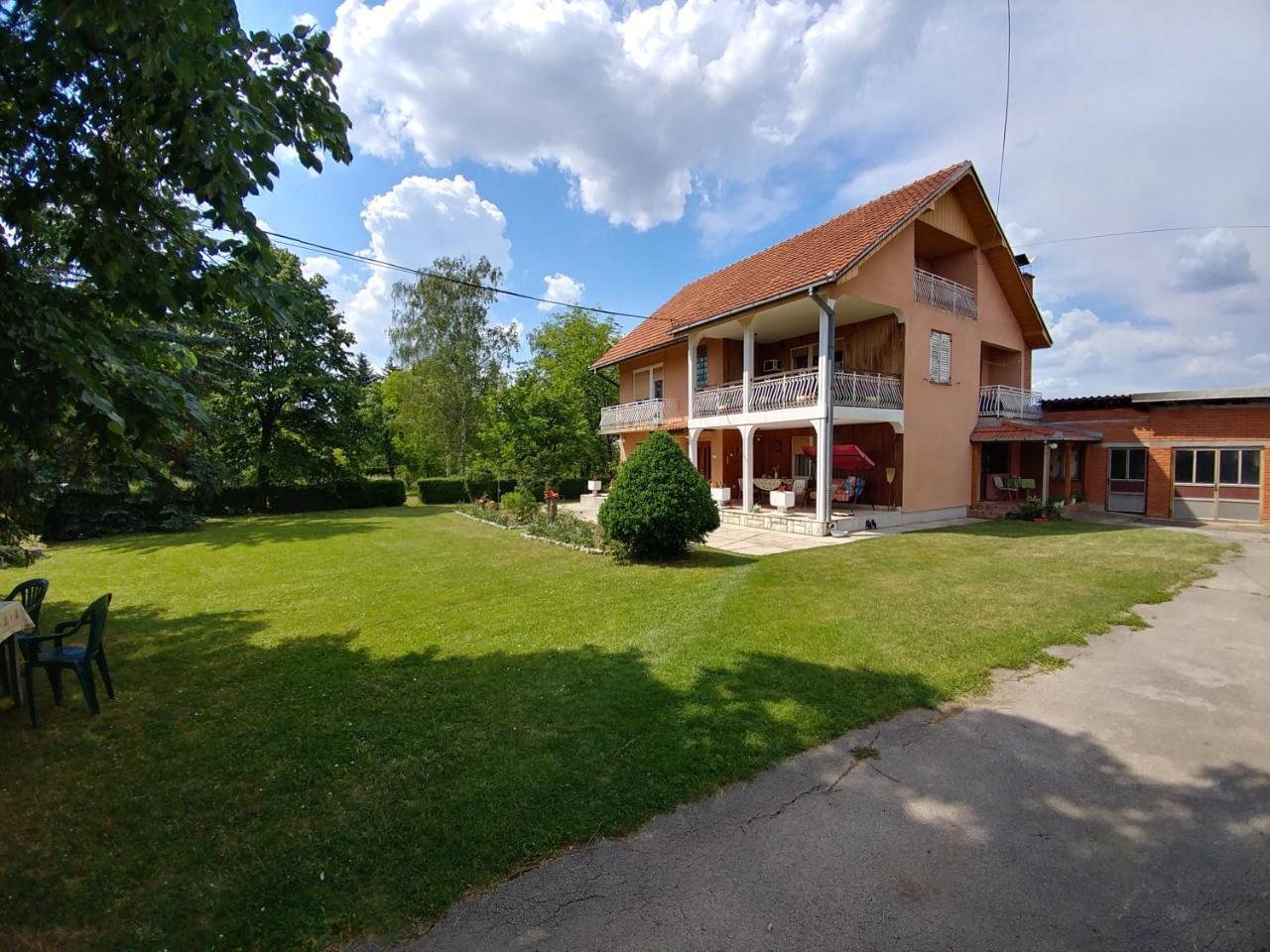 Apartments Domacinstvo Nikolic Valjevo Buitenkant foto